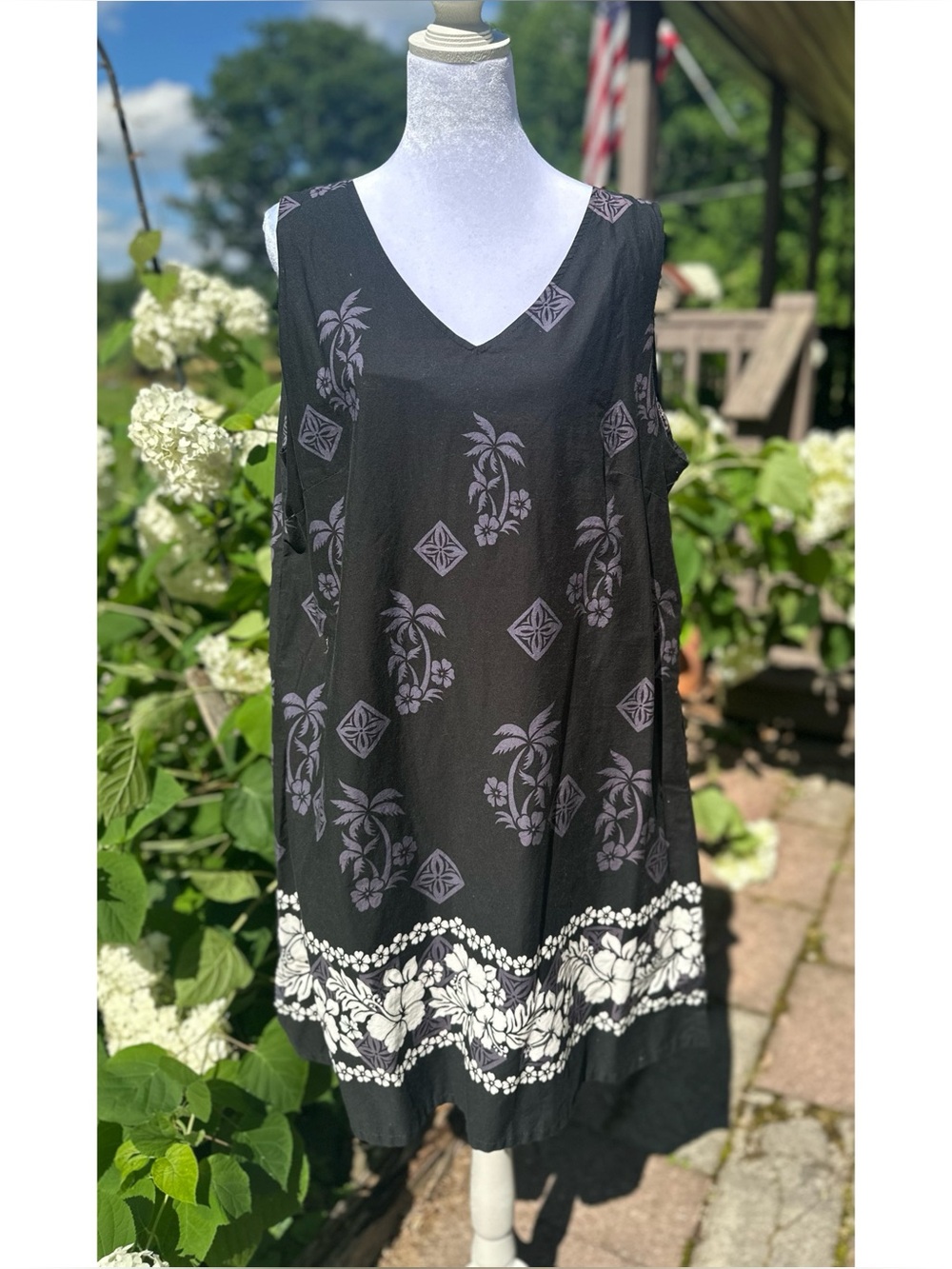 Royal Creations Made in Hawaii Black Dress with White and Purple Accents Size XL